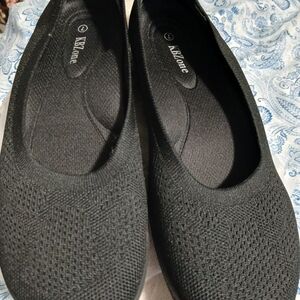 New In Box Black Women's Flats Size 7